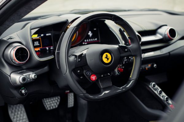 Ferrari 812 Superfast, alquiler de coches de alta gama, deportivos y de lujo