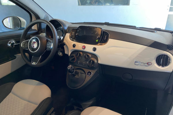 Fiat 500 Cabrio, alquiler de coches de alta gama, deportivos y de lujo